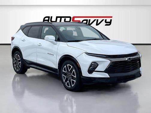 Iridescent Pearl Tricoat 2024 Chevrolet Blazer RS