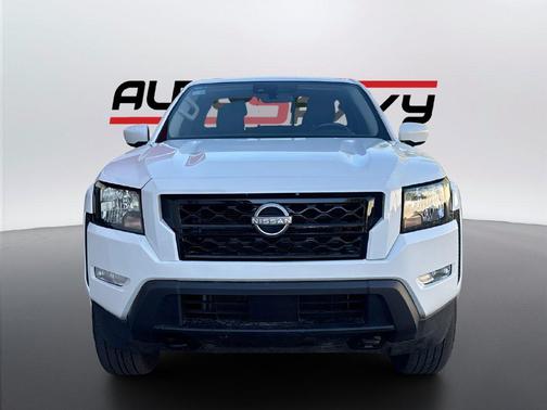 Glacier White 2023 Nissan Frontier SV