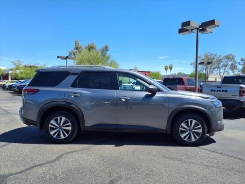 2022 Nissan Pathfinder SL 2WD