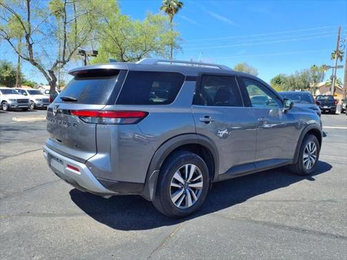 2022 Nissan Pathfinder SL 2WD