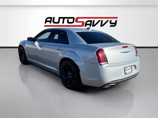 2019 Chrysler 300 Touring