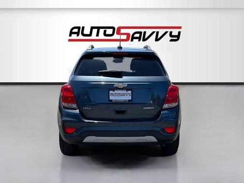 Shadow Gray Metallic 2022 Chevrolet Trax LT
