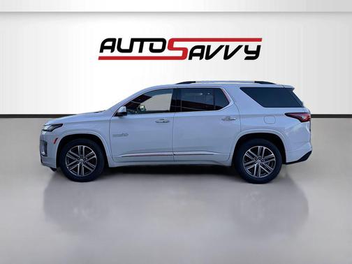 Iridescent Pearl Tricoat 2023 Chevrolet Traverse High Country