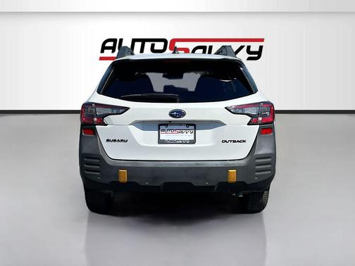 Crystal White Pearl 2023 Subaru Outback Wilderness