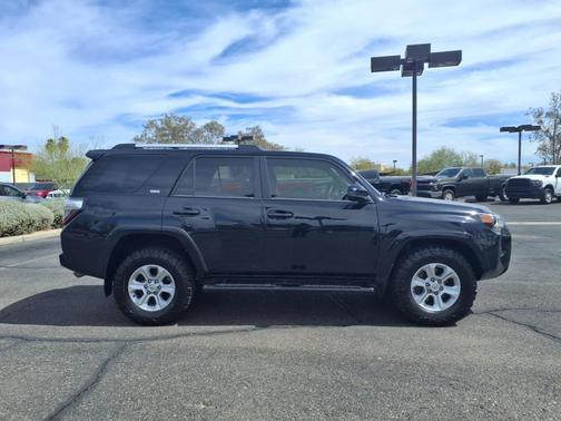 2022 Toyota 4Runner SR5