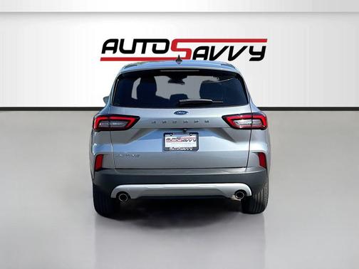 ICONIC SILVER METALLIC 2024 Ford Escape Active