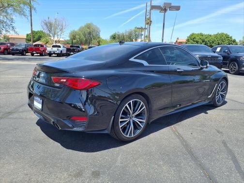 2022 INFINITI Q60 LUXE