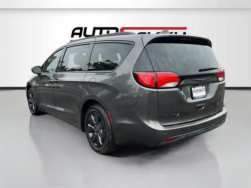 2019 Chrysler Pacifica Hybrid Touring L