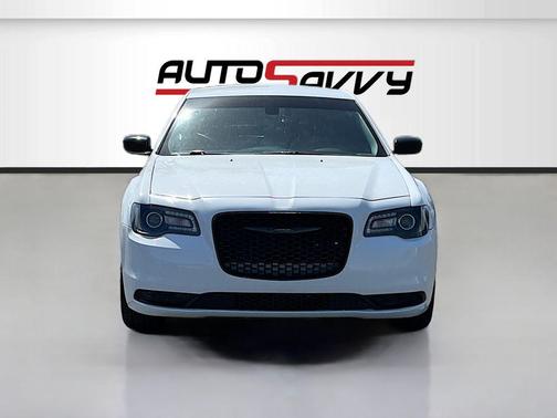 Bright White Clearcoat 2022 Chrysler 300 Touring