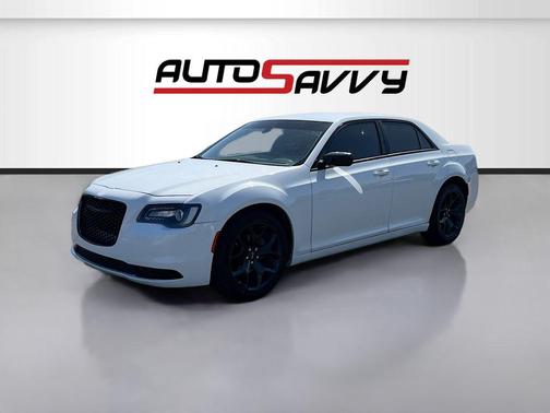Bright White Clearcoat 2022 Chrysler 300 Touring