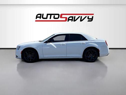 Bright White Clearcoat 2022 Chrysler 300 Touring