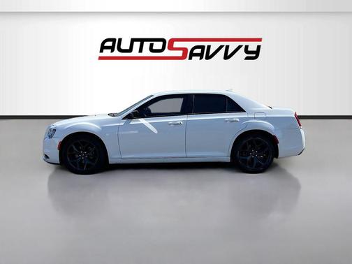 Bright White Clearcoat 2022 Chrysler 300 Touring