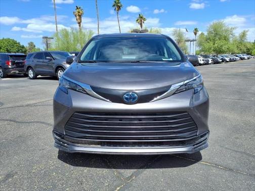 2024 Toyota Sienna LE