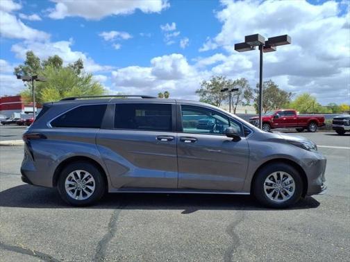 2024 Toyota Sienna LE