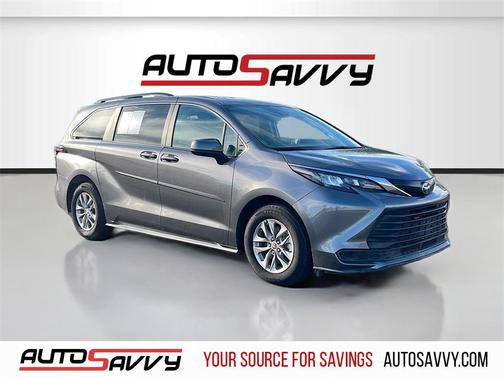 2024 Toyota Sienna LE