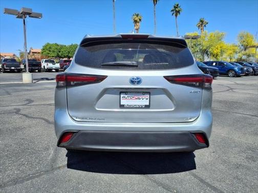 2024 Toyota Highlander Hybrid XLE
