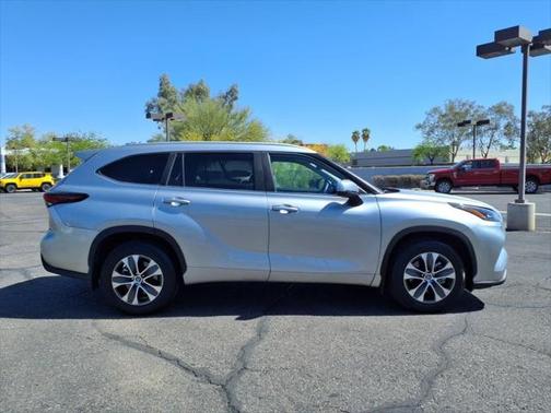 2024 Toyota Highlander Hybrid XLE