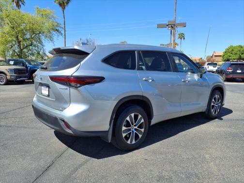 2024 Toyota Highlander Hybrid XLE
