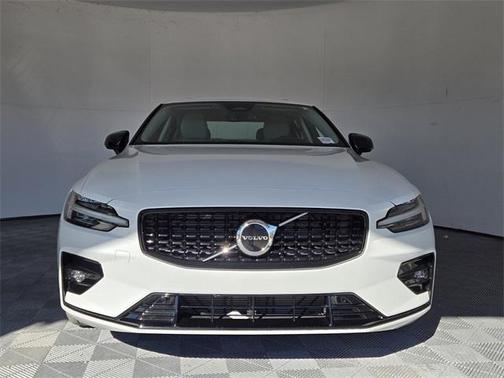 2024 Volvo S60 B5 Core Dark Theme