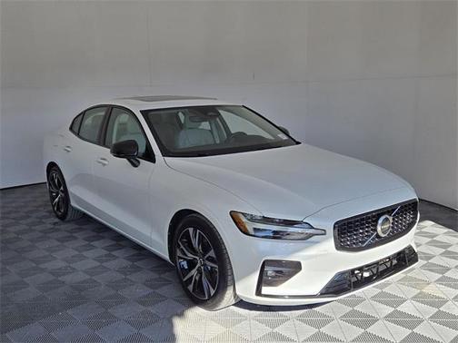 2024 Volvo S60 B5 Core Dark Theme