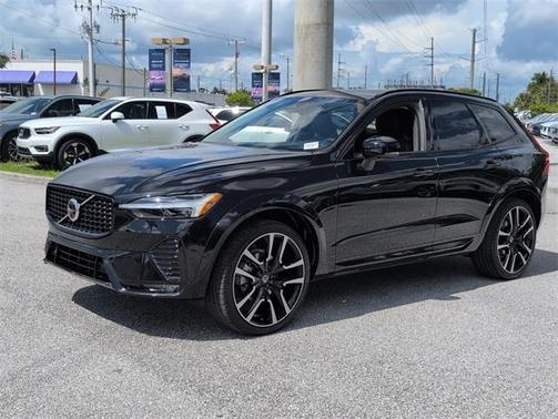 2024 Volvo XC60 B5 Ultimate Dark Theme