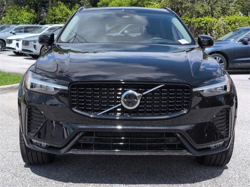 2024 Volvo XC60 B5 Ultimate Dark Theme