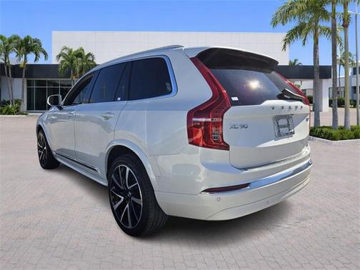 2023 Volvo XC90 B5 Plus