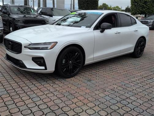 2024 Volvo S60 B5 Plus Black Edition