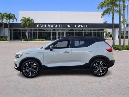 2021 Volvo XC40 T4 R-Design
