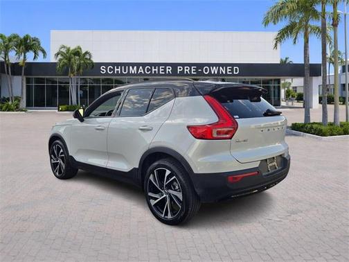 2021 Volvo XC40 T4 R-Design
