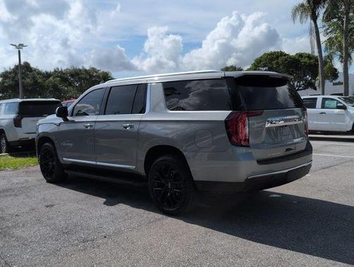 Sterling 2023 GMC Yukon XL SLT