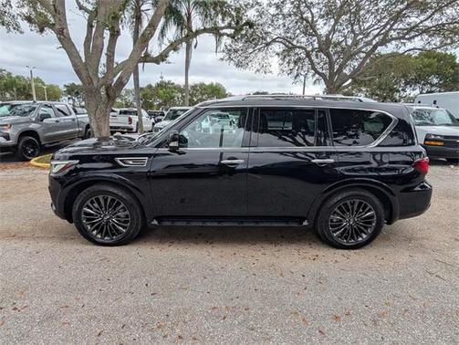 2022 INFINITI QX80 Luxe