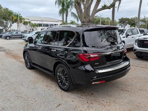 2022 INFINITI QX80 Luxe