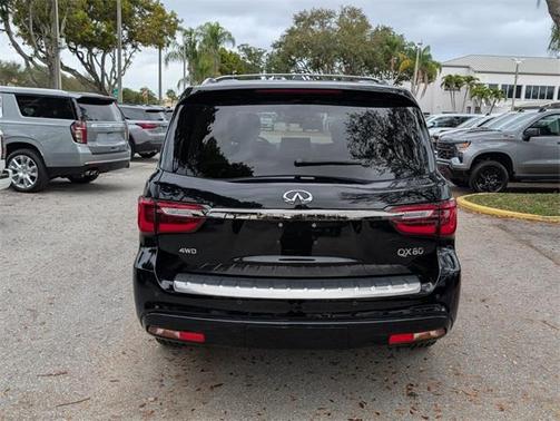 2022 INFINITI QX80 Luxe