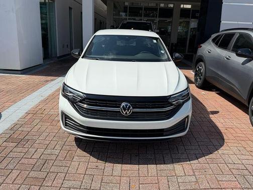Pure White 2023 Volkswagen Jetta 1.5T Sport