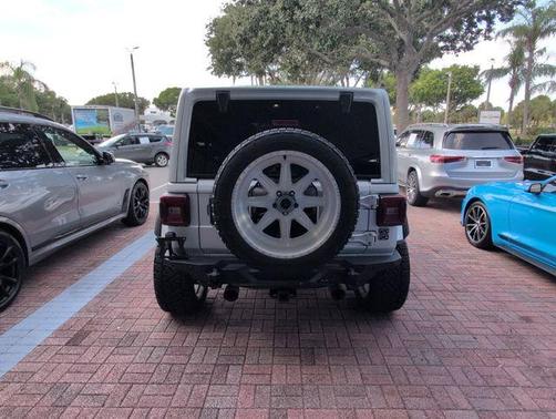 Silver Zynith Clearcoat 2024 Jeep Wrangler Sahara