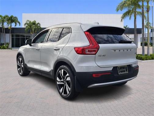 2023 Volvo XC40 B5 Plus Bright Theme