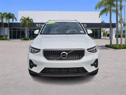 2023 Volvo XC40 B5 Plus Bright Theme