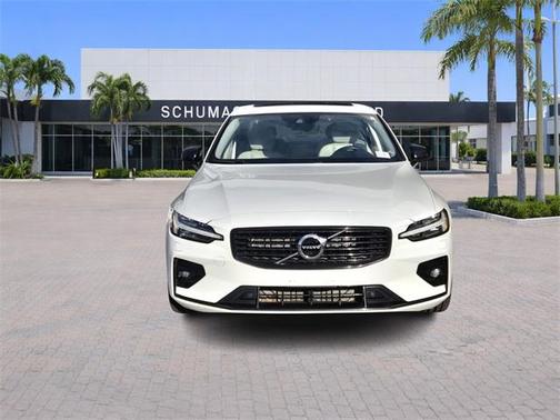 2022 Volvo S60 B5 Momentum