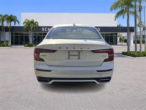 2022 Volvo S60 B5 Momentum