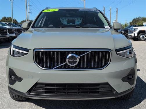 2024 Volvo XC40 B5 Plus Bright Theme