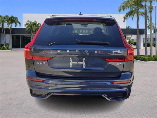2023 Volvo XC60 B5 Plus Dark Theme