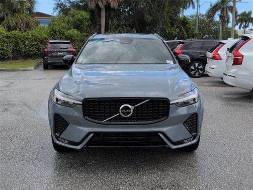 2023 Volvo XC60 B5 Plus Dark Theme