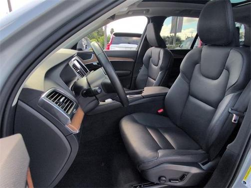 2025 Volvo XC90 Plug-In Hybrid T8 Core 7-Seater