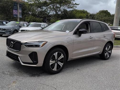 2025 Volvo XC60 Plug-In Hybrid T8 Core