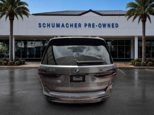 Gray Metallic 2026 BMW X7 xDrive40i