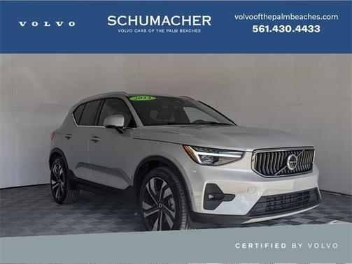 2024 Volvo XC40 B5 Plus Bright Theme