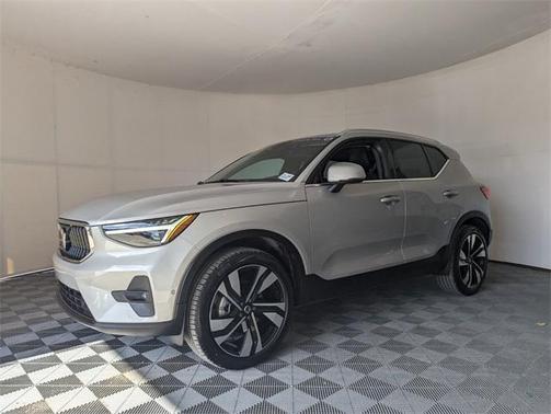 2024 Volvo XC40 B5 Plus Bright Theme