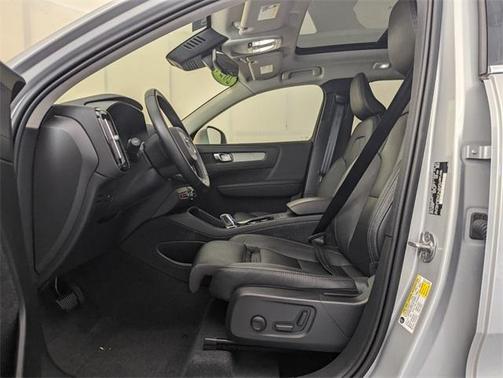 2024 Volvo XC40 B5 Plus Bright Theme