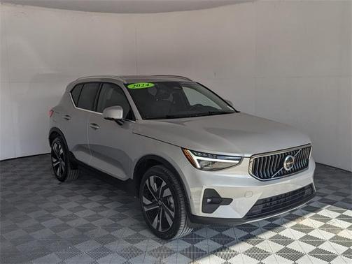 2024 Volvo XC40 B5 Plus Bright Theme